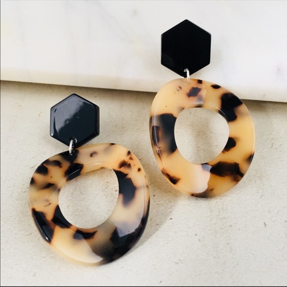 LYB Jewelry - Blond Tortoise Oval Drops